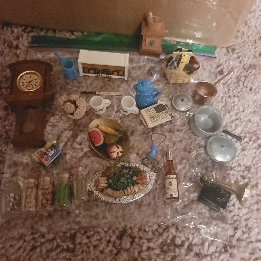Dollhouse accessories